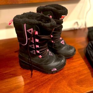 The North face snow boots size 1 kids